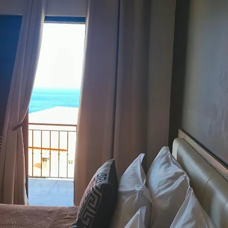 Holiday home Ocean Breeze - Cosy 2-bedroom With Ocean Views & Bbq *