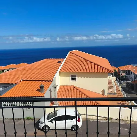 Ocean Breeze - Cosy 2-bedroom With Ocean Views & Bbq *