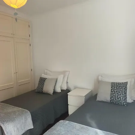 Ocean Breeze - Cosy 2-bedroom With Ocean Views & Bbq Holiday home