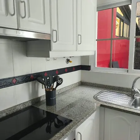 Ocean Breeze - Cosy 2-bedroom With Ocean Views & Bbq